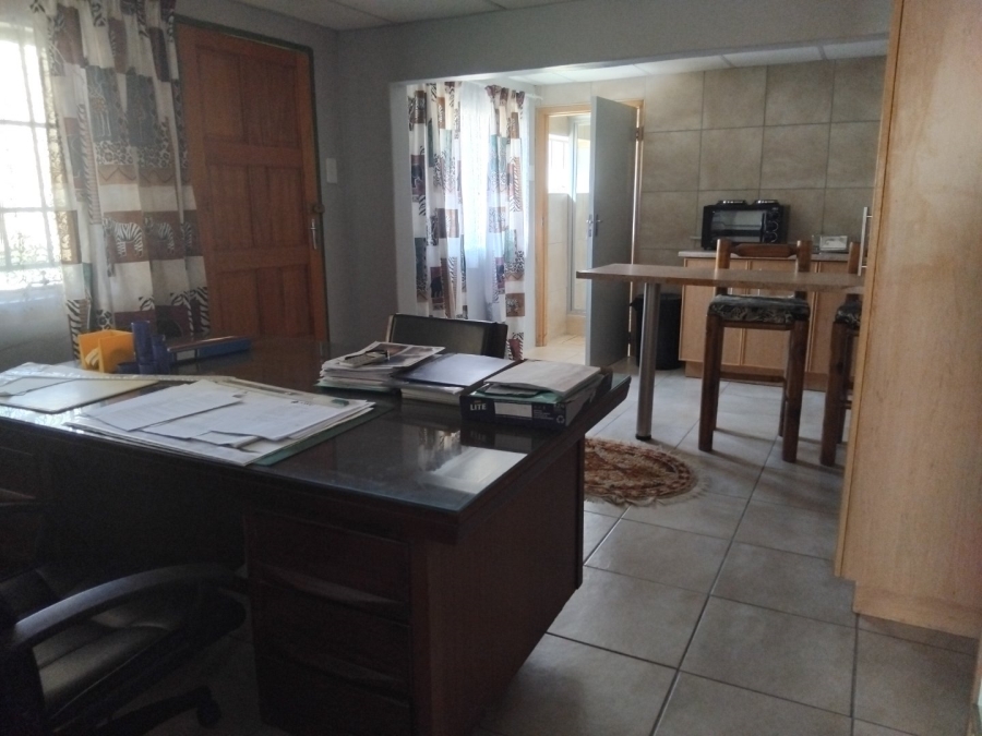 Commercial Property for Sale in Agricultural Holding 400 North West